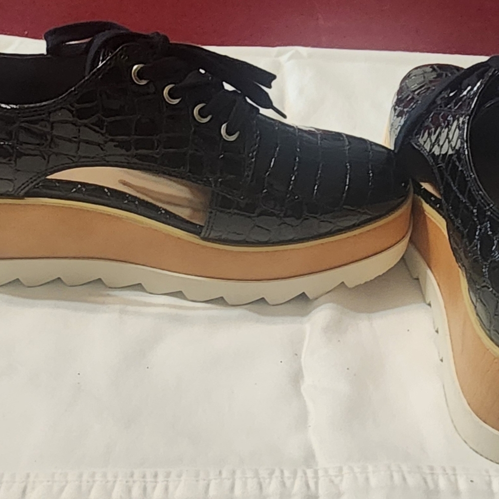 Aldo Womens Platforms 8 1/2 Black with tan & white platform